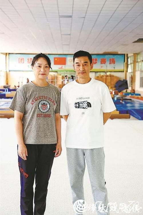 一对“夫妻档”教练的坚守